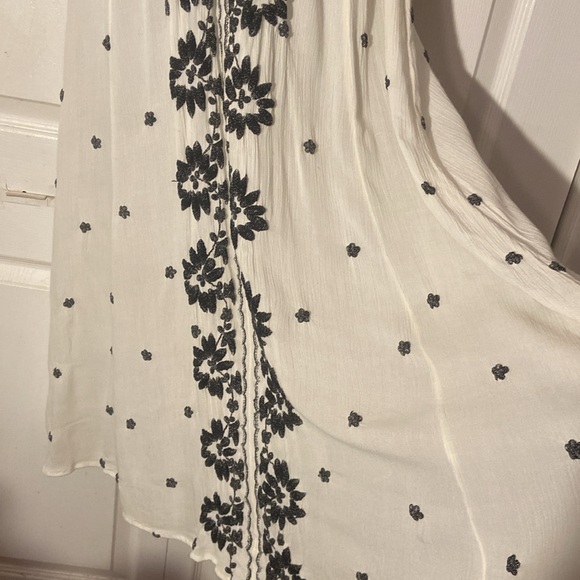 FREE PEOPLE Fable midi Boho XS White Rayon Black Floral Embroidered Dress - Picture 3 of 8